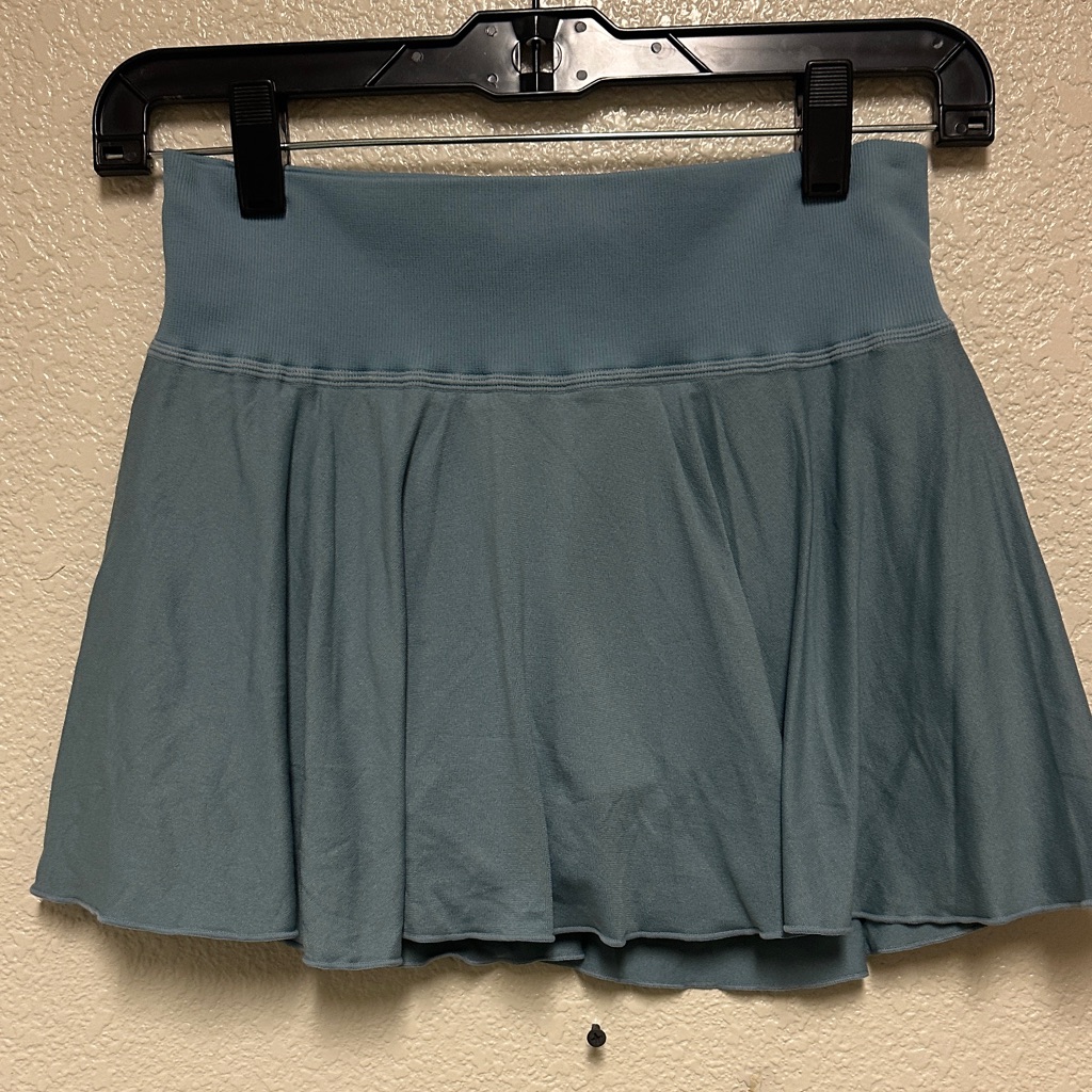 Nwot Oqq Blue Pleated Skirt With Built In Shorts - Size L (Never Worn)